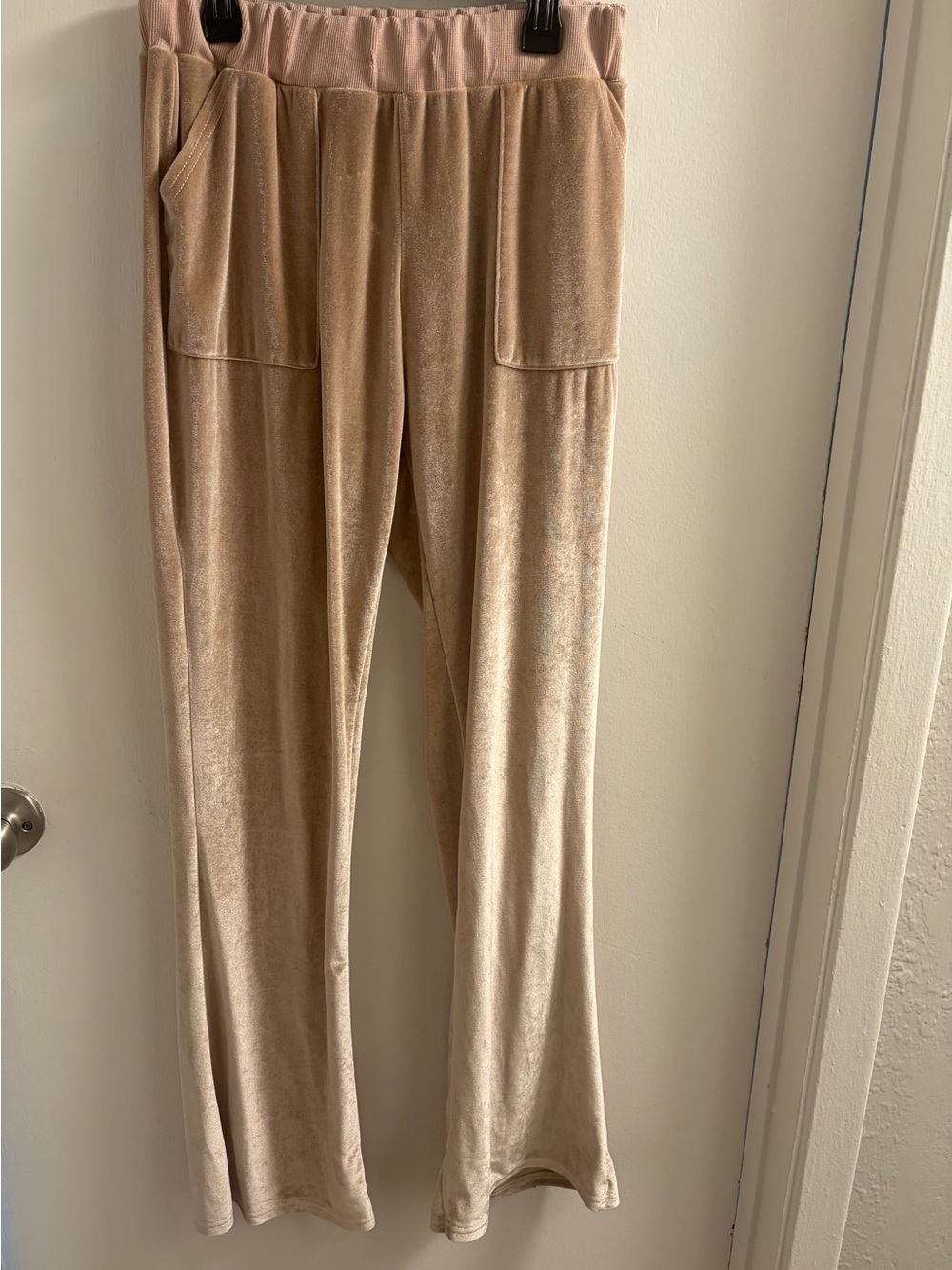 Relaxed Velvet Wide-Leg Joggers in Light Beige